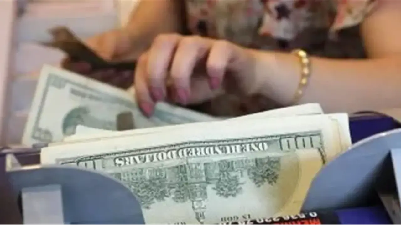 تحركات جديدة.. سعر الدولار مقابل الجنيه المصري في تعاملات الثلاثاء 17 فبراير